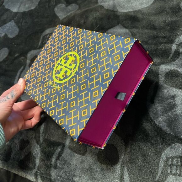 Tory Burch Box - Picture 2 of 6